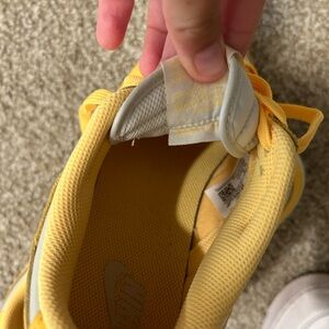 Nike dunks 7.5M 9W. Gold/yellow color with a light gray in between